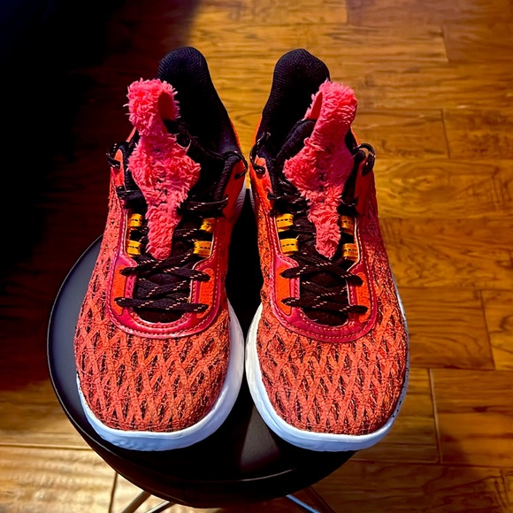 Sesame Street Elmo Curry 9s - Picture 2 of 3